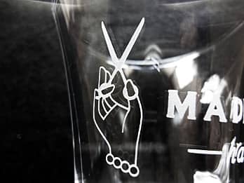 �K���X���e�B�[�J�b�v���ʂɒ��������A���X�̃}�[�N�̃N���[�Y�A�b�v�摜