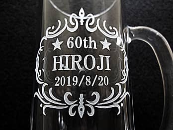 �җ�j���p�̃r�A�W���b�L���ʂɒ��������A���鑊��̖��O�̃N���[�Y�A�b�v�摜