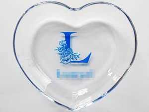 ���S�}�[�N�𒆉��ɒ��������A���M�^�C�v�̃K���X����������