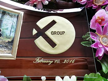 ��Ђ̃��S�}�[�N�𒤍������K���X���̎ʐ^����