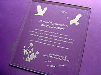 ���q�l���f�U�C�������I���W�i���}�Ă𒤍������A��N�ސE�̋L�O�i�p�̃K���X��