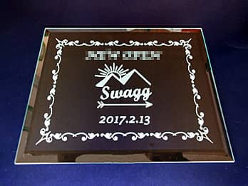 ���S�}�[�N�Ǝ��N�L�O���̓��t�𒤍������A���H�X�̎��N�j���p�̃K���X��