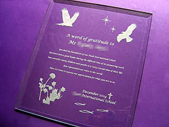 ���q�l���f�U�C�������I���W�i���}�Ă𒤍������A������Ő搶�֑���v���[���g�p�̃K���X��