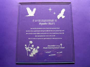 ���q�l���f�U�C�������I���W�i���}�Ă𒤍������A���w�L�O�i�p�̃K���X��