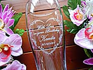 �uWith love on your birthday�A���O�A�a�����v�𑤖ʂɒ��������A�ގ��ւ̒a�����v���[���g�p�̃r�A�O���X