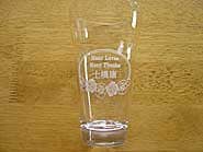 �uMany love�AMany thanks�A���q�l�̖��O�v�𑤖ʂɒ��������A��A�̂��q�l�p�̃s���X�i�[�O���X