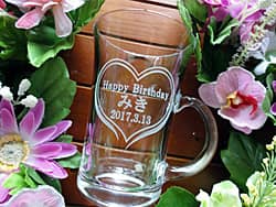 �uHappy birthday�A���O�A�a�����v�𑤖ʂɒ��������A�����܂ւ̒a�����v���[���g�p�̃K���X���e�B�[�J�b�v