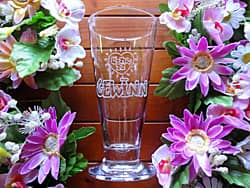 手書きのイラストを彫刻したグラス(卒業する先輩へのプレゼント)