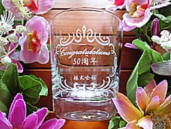 �uCongratulations�A50���N�A��Ж��v�𑤖ʂɒ��������A��Ђ̑n��50���N�̋L�O�i�p�̃��b�N�O���X