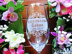 �uWith thanks�A�U�ߗl�̖��O�A���t�v�𑤖ʂɒ��������A�U�ߗl�ւ̌����L�O���̃v���[���g�p�̃O���X