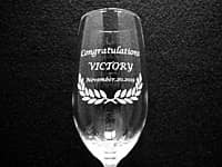 �uCongratulations�AVictory�A���t�v�𑤖ʂɒ��������A�D���ܕi�p�̃s���X�i�[�O���X