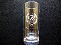 �u���S�}�[�N�v�Ɓu10 year anniversary�v�𒤍������A���H�X�̎��N�j���p�̃O���X