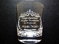 �����A�C�j���p�̖����ꃍ�b�N�O���X�iCongratulations on your promotion to professor�A���O�A���t�𑤖ʂɒ����j