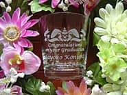 �uCongratulations on your graduation�A���O�A�[�~���v�𒤍������A���ƋL�O�i�p�̃��b�N�O���X