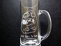 「お子様が描いた絵」と「To Dady、父の日の日付、お子様の名前」を側面に彫刻した、父の日のプレゼント用のビアジョッキ