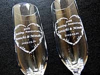 �u30th wedding anniversary�A�U�ߗl�Ɖ����܂̖��O�A�����L�O���̓��t�v�𑤖ʂɒ��������A����30���N�j���p�̃y�A�̃V�����p���O���X