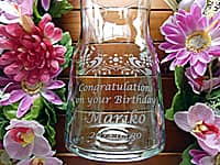 �uCongratulations on your birthday ���鑊��̖��O �a�����̓��t�v�𑤖ʂɒ��������A�a�����v���[���g�p�̃K���X�ԕr