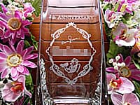 �u4th anniversary�ƃ��S�}�[�N�v�𑤖ʂɒ��������A���H�X��4���N�j���p�̉ԕr