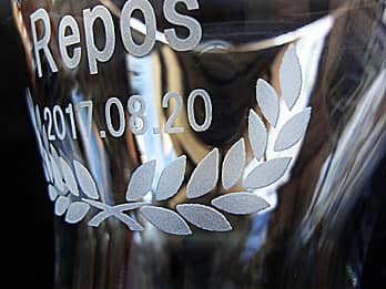 �v�H�j���p�̃t�����[�x�[�X�̑��ʂɒ��������A�u���鑊��̉�Ж��A�v�H���̓��t�v�̃N���[�Y�A�b�v�摜