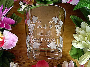 �u�j�Ê�A���鑊��̖��O�A70�΂̒a�����̓��t�v�𑤖ʂɒ��������A�Ê�j���p�̃O���X