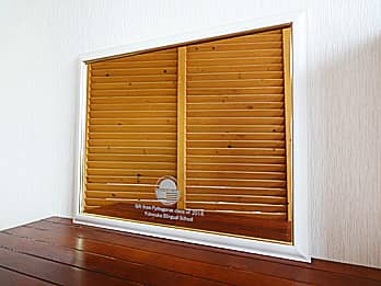 �����̖��O�Ƃ��j�����b�Z�[�W��\�ʂɒ�������������~���[FR-7