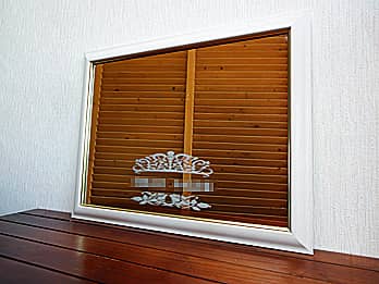 �e�B�A���̃C���X�g��\�ʂɒ��������A�����j���̃v���[���g�p�̋�