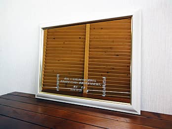 �V�Y�V�w�̖��O�Ɨ��e�ւ̊��ӂ����߂����b�Z�[�W�𒤍������A��I���ŗ��e�֑��鋾