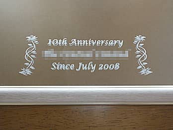 �u10th anniversary�A��Ж��A��Аݗ����̓��t�v�𒤍������A���N�L�O�p�̋�FR-2