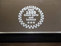 �u���q�l���f�U�C�������}�[�N�v�𒤍������A��Ђ̎��N�j���p�̋�