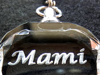 �L�[�z���_�[�̃K���X���ɒ��������A�u���ꂳ��̖��O�v�̃N���[�Y�A�b�v�摜