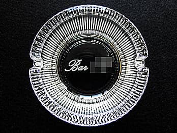 �X�����ʂɒ��������A�o�[�̊J�X�j���p�̃K���X���D�M