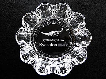 �A�C�T�����̃��S�}�[�N���ʂɒ��������A�J�Əj���p�̃K���X���D�M