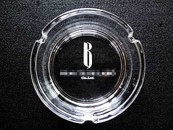 ��Ђ̃��S�}�[�N���ʂɒ��������A�ݗ��j���p�̃K���X���D�M