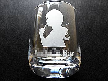 ���S�}�[�N�𑤖ʂɒ��������A�o�[�̊J�X�j���p�̃O���X