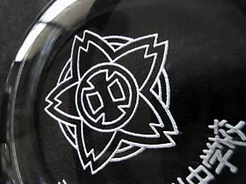 �K���X���̃y�[�p�[�E�F�C�g�ɒ��������Z�͂̃N���[�Y�A�b�v�摜