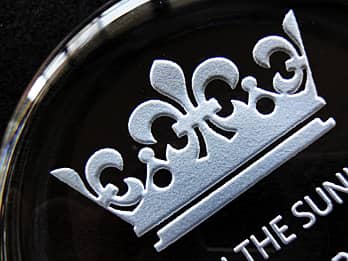 �K���X���̃y�[�p�[�E�F�C�g�ɒ��������A�����̃C���X�g�̃N���[�Y�A�b�v�摜