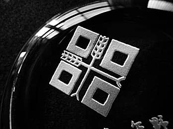 �K���X���̃y�[�p�[�E�F�C�g�ɒ��������Z�͂̃N���[�Y�A�b�v�摜