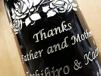 �V�Y�V�w���痼�e�֑��悷�邨���̕r�̑��ʂɒ��������uThanks Father & Mother�v�̃N���[�Y�A�b�v�摜