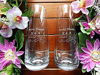 ���e�ւ̊��ӂ����߂����b�Z�[�W�ƁA�V�Y�ƐV�w�̃C�j�V�����𑤖ʂɒ��������A���e�ւ̃v���[���g�p�̈�֑}��