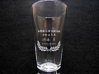 ���i�������i���A���i�Җ��A��Ж��𑤖ʂɒ��������A���i�����̍��i�j���p�̃O���X