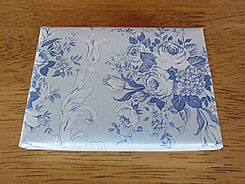 ���i�j���p�̖�����y�[�p�[�E�F�C�g�̃��b�s���O��̉摜