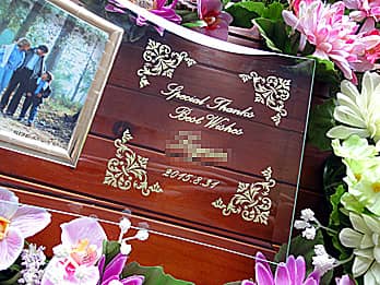 �uSpecial thanks�v�u���ꂳ��̖��O�v�𒤍������A��̓��̃v���[���g�p�̃K���X���t�H�g�t���[��