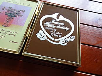 ���q�l���f�U�C�������I���W�i���}�Ă𒤍������A�����j���p�̃u�b�N�^�ʐ^����