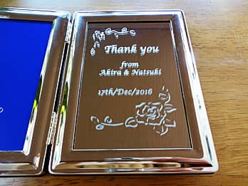 �u���b�Z�[�W�A���O�A���t�v�𒤍������A��̓��̃v���[���g�p�̎ʐ^����