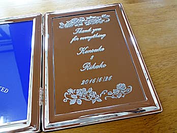 �uThank you for everything�A�V�Y�ƐV�w�̖��O�A�������̓��t�v�𒤍������A���e�ւ̃v���[���g�p�̎ʐ^����