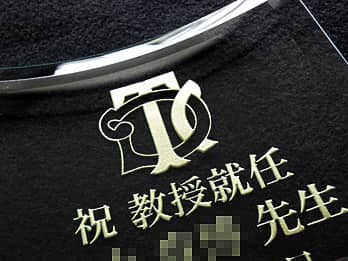 ��w�̃}�[�N�𒤍����������A�C�j���p�̃K���X���ʐ^����