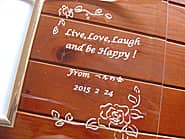 �uLive,love,laugh and be happy�Afrom �����A���t�v�𒤍������A��N�ސE�̃v���[���g�p�̃K���X���t�H�g�t���[��