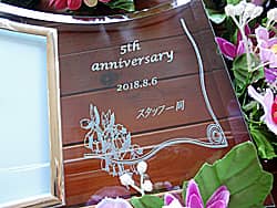 �u5th anniversary�A���t�A�X�^�b�t�ꓯ�v�𒤍������A���N�j���̑��蕨�p�̃K���X���t�H�g�X�^���h