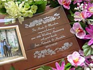 �u���e�̖��O�ACongratulations on your 40th wedding anniversary�A���t�v�𒤍������A���e�̌���40���N�j���p�̃K���X���ʐ^����