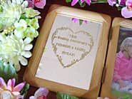 �u19th wedding anniversary�A�����܂ƒU�ߗl�̖��O�A�����L�O���v�𒤍������A�����܂ւ̌����L�O���̃v���[���g�p�̎ʐ^����